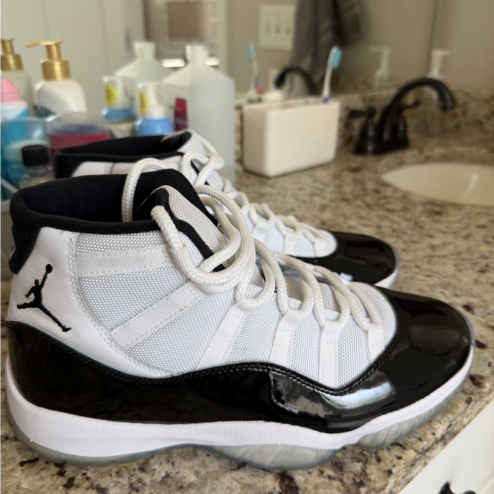 2018 Jordan retro 11 concords size 10